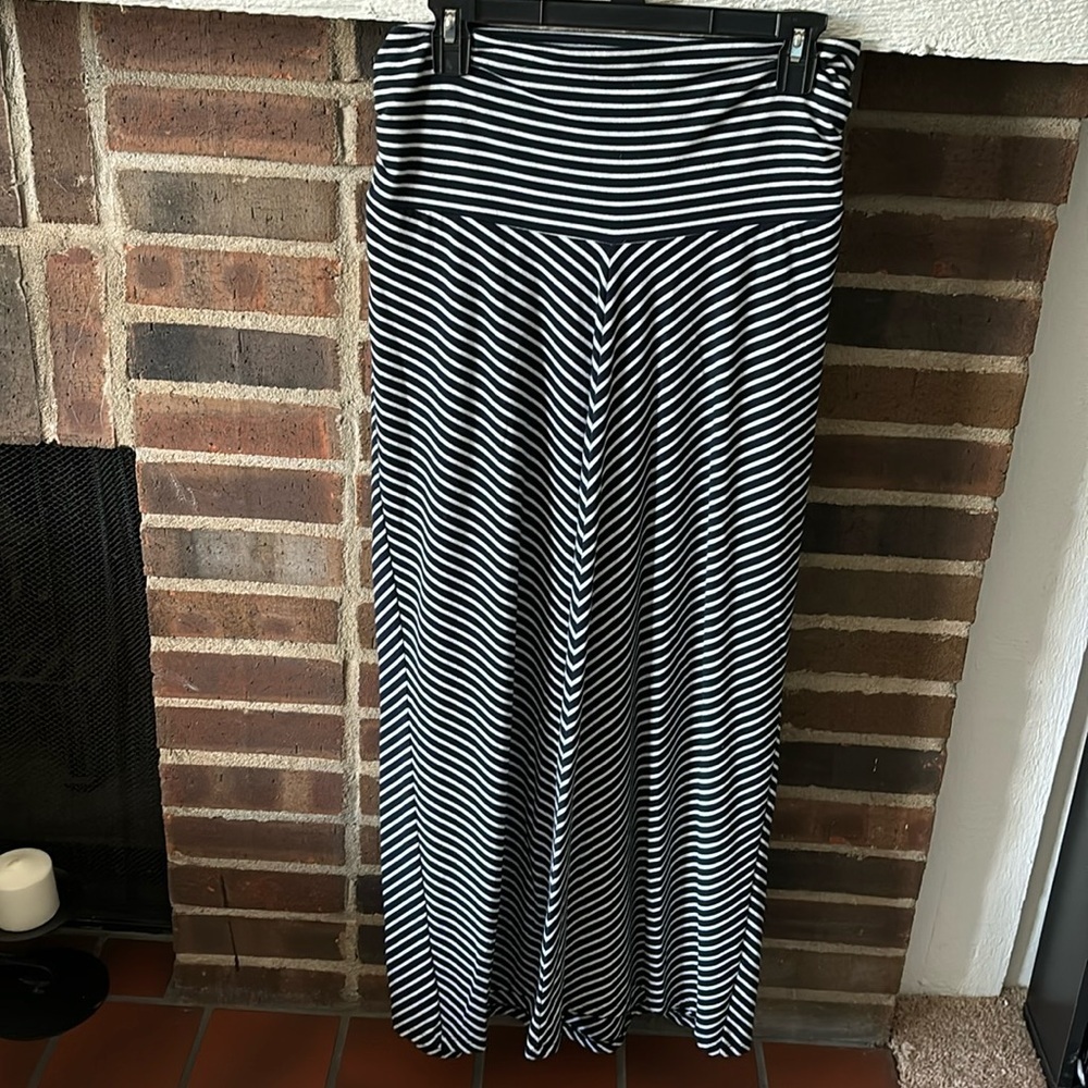 Women’s Old Navy Maternity Maxi Skirt, Navy Stripe, Small